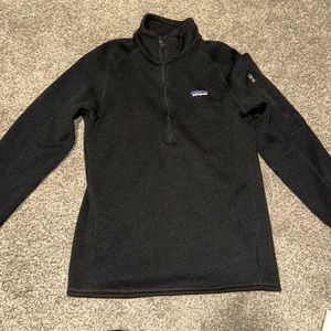 Women’s M Patagonia quarter zip. Lightly worn. Runs small.